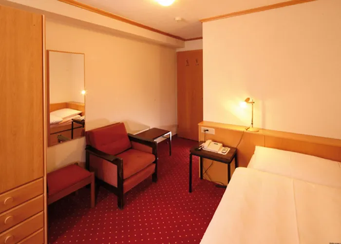 Metropol & מלון צרמט