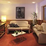 Metropol & מלון 4*