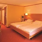 Metropol & מלון 4*