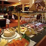 מלון Metropol & 4*